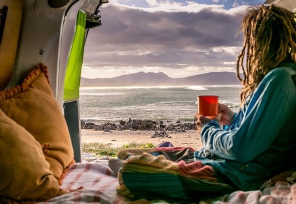 Quelles sont les meilleures techniques de pêche à intégrer dans un voyage de camping au bord d'un lac?